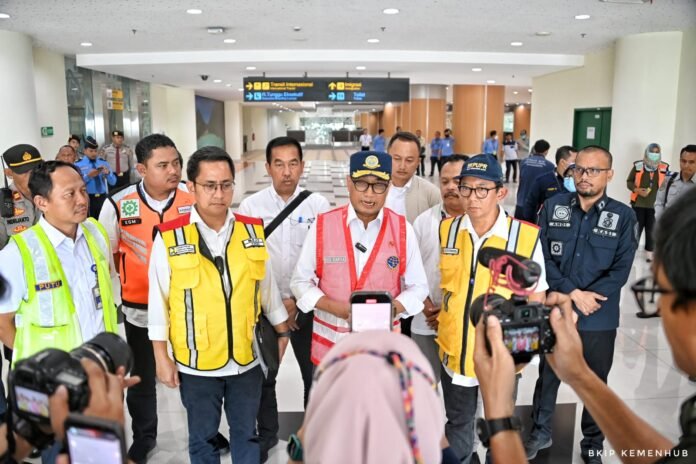 FOTO 20 Maret_Menhub bandara kertajati