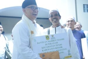 Pemkab Bogor Serahkan Bantuan Untuk DKM dan Marbot Saat Tarling