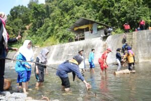 BPBD Sumbar Gelar Aksi Bersih Sungai Peringati Hari Kesiapsiagaan Bencana Nasional