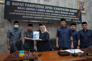 Bupati Garut Sampaikan Nota Pengantar LKPJ 2022