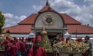 Tradisi Gunungan Grebeg Syawal Kepatihan Keraton Yogyakarta Langsung Ludes
