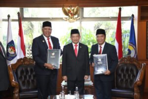 Al Muktabar Terima SK Perpanjangan Jabatan sebagai Pj Gubernur Banten
