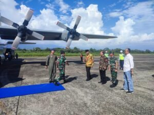 Gubernur Mahyeldi Sambut Kedatangan Danjen Akademi TNI di Lanud Sutan Sjahrir