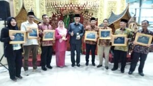 Sumbar Borong Sembilan Kategori Penghargaan Adinata Syariah 2023