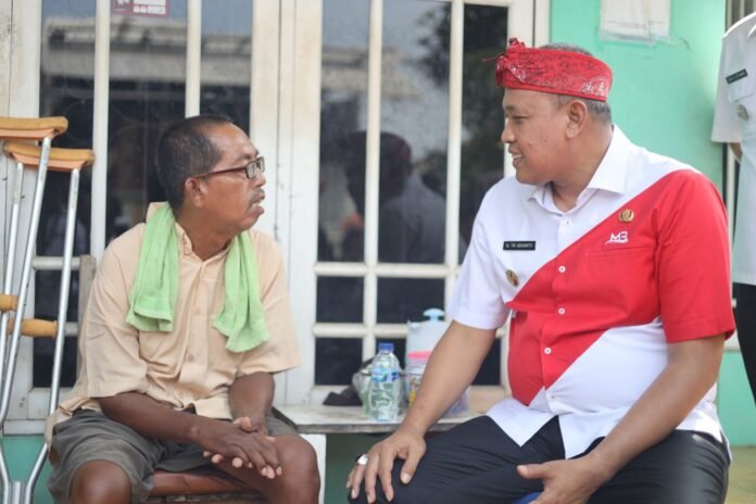 FOTO 5 Mei_Bekasi bantuan tongkat MBIG 1