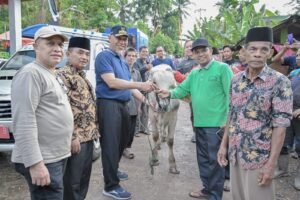 Gubernur Sumbar Tinjau Pembetonan Jalan dan Tebar Qurban di Kampung Langgai