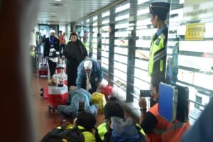 Jemaah Haji Kloter I Kembali ke Tanah Air di Bandara Soekarno-Hatta