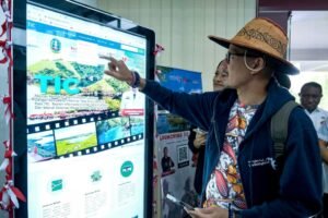 Kemenparekraf Luncurkan Tourist Information Center di Bandara Dortheys Hiyo Eluay Jayapura