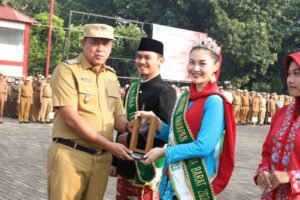 Pengukuhan Forum Kota Bekasi Sehat dan Serahkan Penghargaan saat Apel Pagi Pemkot Bekasi