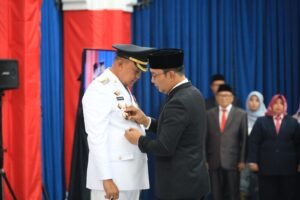 Ridwan Kamil Lantik Wali Kota Bekasi Tri Adhianto
