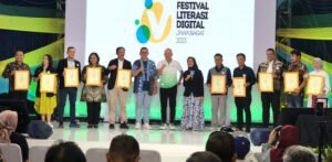 Diskominfotik KBB Raih Penghargaan di Festival Literasi Digital Jabar 2023 Lewat KBB Saber Hoaks