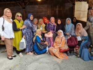 Bundo Kanduang Warga Sulit Air di Jakarta Adakan Arisan