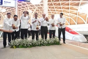 Luncurkan Aplikasi Mobile Permudah Masyarakat Beli Tiket Kereta Api Cepat Whoosh