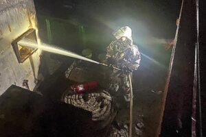 Kapal LCT Marina Bay yang Terbakar di Perairan Mandolang Berhasil Dievakuasi