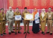Pemko Padang Terima Penghargaan dan Rp7,3 Miliar Atasi Stunting