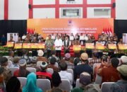 Kepala BNPB Dampingi Presiden Serahkan Bantuan Stimulan Petani Gagal Panen Terdampak Banjir