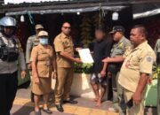 Satpol PP Denpasar Utara dan Kelurahan Peguyangan Tertibkan Pedagang di Atas Trotoar