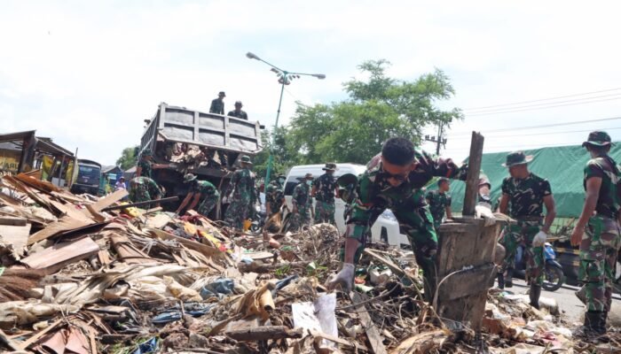 Tim Gabungan Masifkan Pembersihan Fasos – Fasum Desa Terdampak Banjir Demak
