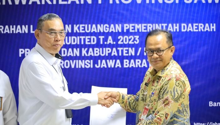 BPK Perwakilan Jabar Terima LKPD Unaudited TA 2023 dari Penjabat Wali Kota Bekasi