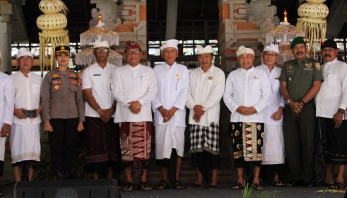 Sekda Alit Wiradana Hadiri Pengukuhan Bendesa Adat Sanur Periode 2024-2029