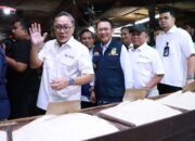 Penjabat Bupati Bekasi Dampingi Mendag Cek Harga Kebutuhan Pokok di Pasar Tambun