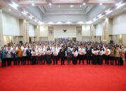 Penjabat Gubernur Banten Al Muktabar Serahkan 489 SK PPPK Guru