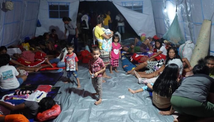 Gunungapi Ibu Kembali Erupsi dan Warga di Tujuh Desa Dievakuasi