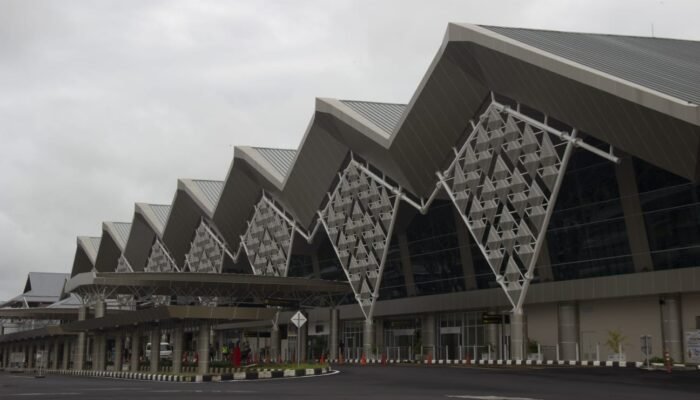 Penutupan Operasional Bandara Sam Ratulangi karena Terdampak Abu Vulkanik Gunung Ruang