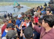 Pemprov Jabar Antisipasi Banjir dengan Pembersihan Sampah di Kawasan Jembatan BBS Batujajar