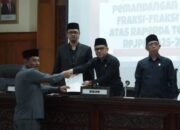Wako Bukittinggi Jawab Pemandangan Umum Ranperda RPJPD 2025-2045