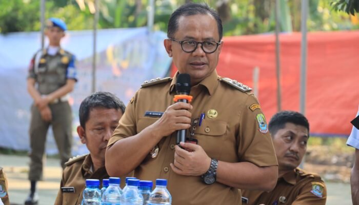 Pj Wali Kota Bekasi Cek Lokasi Pembangunan Fasilitas Lapangan Serbaguna untuk Warga