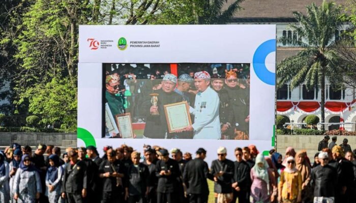 Pemkot Bandung Raih Dua Penghargaan pada Peringatan Hari Jadi ke-79 Provinsi Jabar