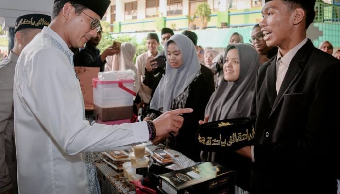 Menparekraf Ajak Santri Ponpes Az-Ziyadah Klender Jadi Garda Terdepan Perkuat Ekraf Indonesia