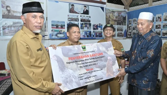 Sumbar Salurkan Satu Juta Unggas untuk Bantu Perekonomian Masyarakat