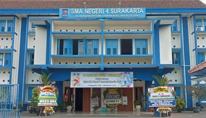 Tanggung Jawab Sosial KAI Services dengan Bantu SMAN 4 Surakarta