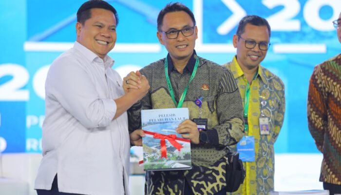 Peluncuran Buku Pelesir Pelabuhan Laut oleh Dirjen Hubla