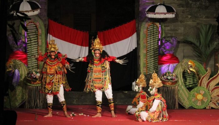 Drama Tari Calonarang Hibur Pemedek Pura Agung Jagatnatha saat Bhakti Penganyar