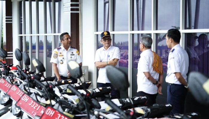 Prasarana Dermaga Penyeberangan, APJ dan Kendaraan Dinas untuk NTT Dihibahkan Ditjen Hubdat