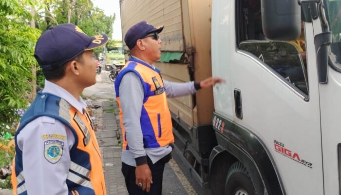 Dishub Denpasar Tertibkan 14 Angkutan Barang di Mahendradatta Kargo Permai