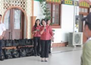 Berbagi Kebahagiaan Hotel Ciputra Semarang di Stasiun Tawang