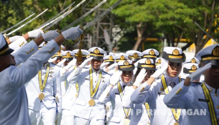 Pelantikan 247 Perwira Laut Poltekpel Banten