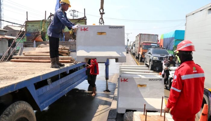 Kementerian PU Pasang Batas Beton Dukung Upaya Pemprov Jateng