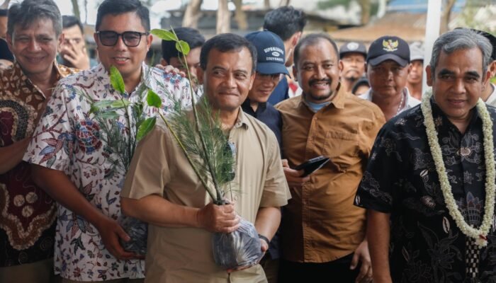 Pemprov Ajak Warga Rawat Mangrove Atasi Rob dan Abrasi di Kawasan Pesisir Jateng