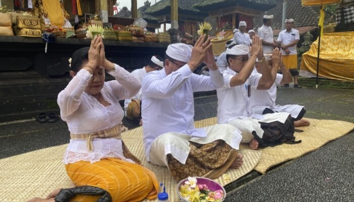 Sekda Denpasar Hadiri Karya Madasar Caru Gempong Asu
