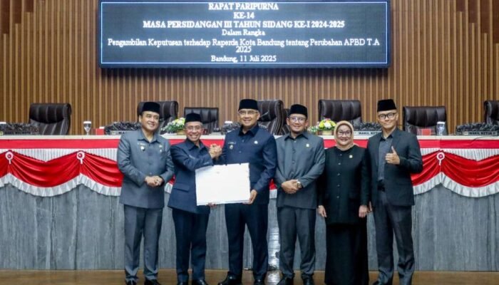 Raperda Perubahan APBD 2025 Kota Bandung Disahkan