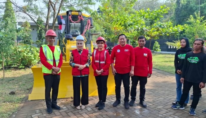 Pemkab Kendal Kerahkan Buldozer untuk Kelola TPA Darupono