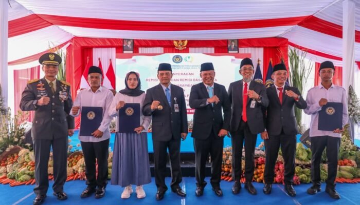 Gubernur Jateng Serahkan Remisi bagi 8.737 Warga dan Anak Binaan
