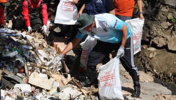 Pandawara dan Wali Kota Bekasi Kolaborasi Aksi Bersih Kali Kapuk