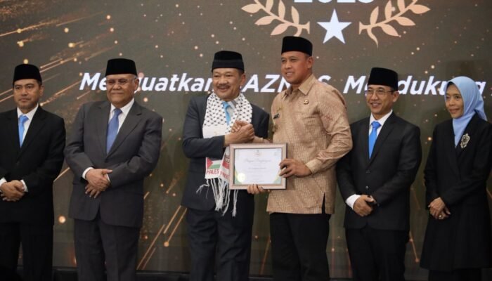 Wali Kota Bekasi Raih Penghargaan Baznas Awards 2025