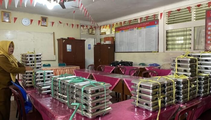 Sebanyak 2.905 Porsi MBG Dibagikan untuk Siswa Kota Padang